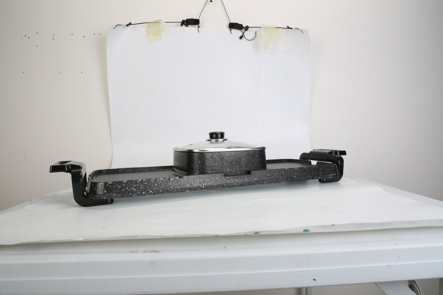 2 In 1 Electric Hot Pot With Grill 2800W Smokeless Non-Stick Korean BBQ Grill Shabu Shabu Hot Pot Combo With Independent Temperature Control 5 Gears Firepower For 3-10 People