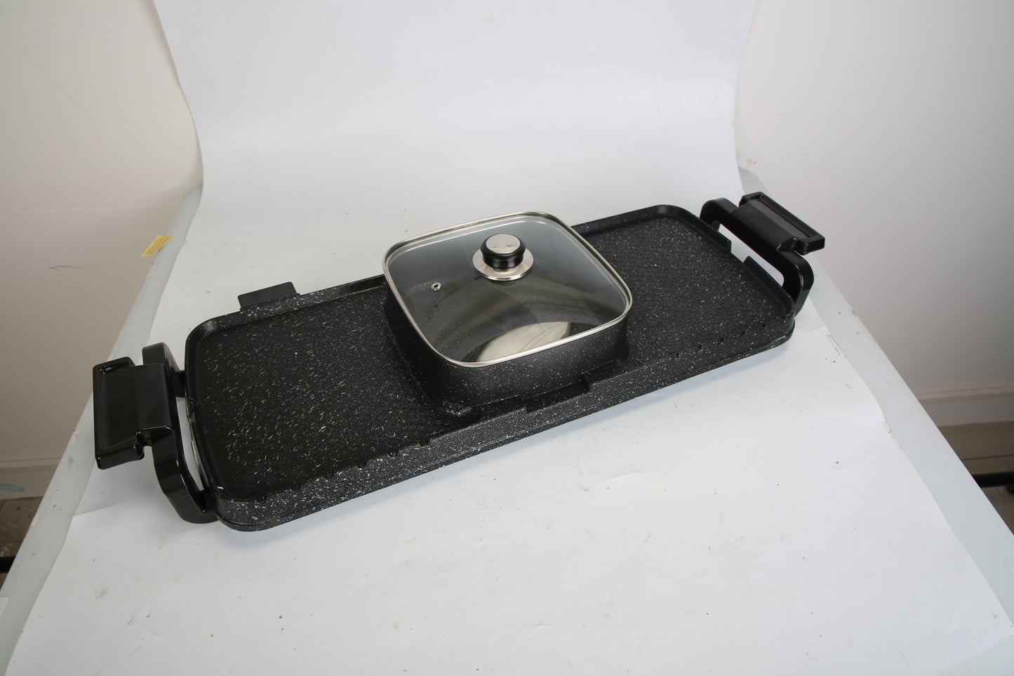 2 In 1 Electric Hot Pot With Grill 2800W Smokeless Non-Stick Korean BBQ Grill Shabu Shabu Hot Pot Combo With Independent Temperature Control 5 Gears Firepower For 3-10 People