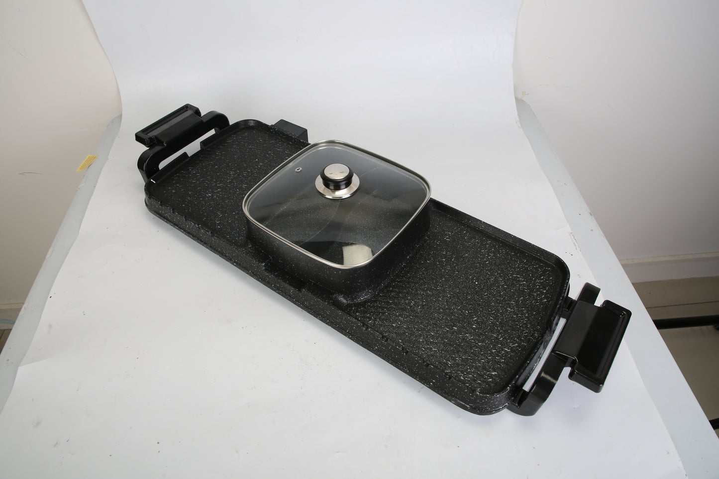 2 In 1 Electric Hot Pot With Grill 2800W Smokeless Non-Stick Korean BBQ Grill Shabu Shabu Hot Pot Combo With Independent Temperature Control 5 Gears Firepower For 3-10 People