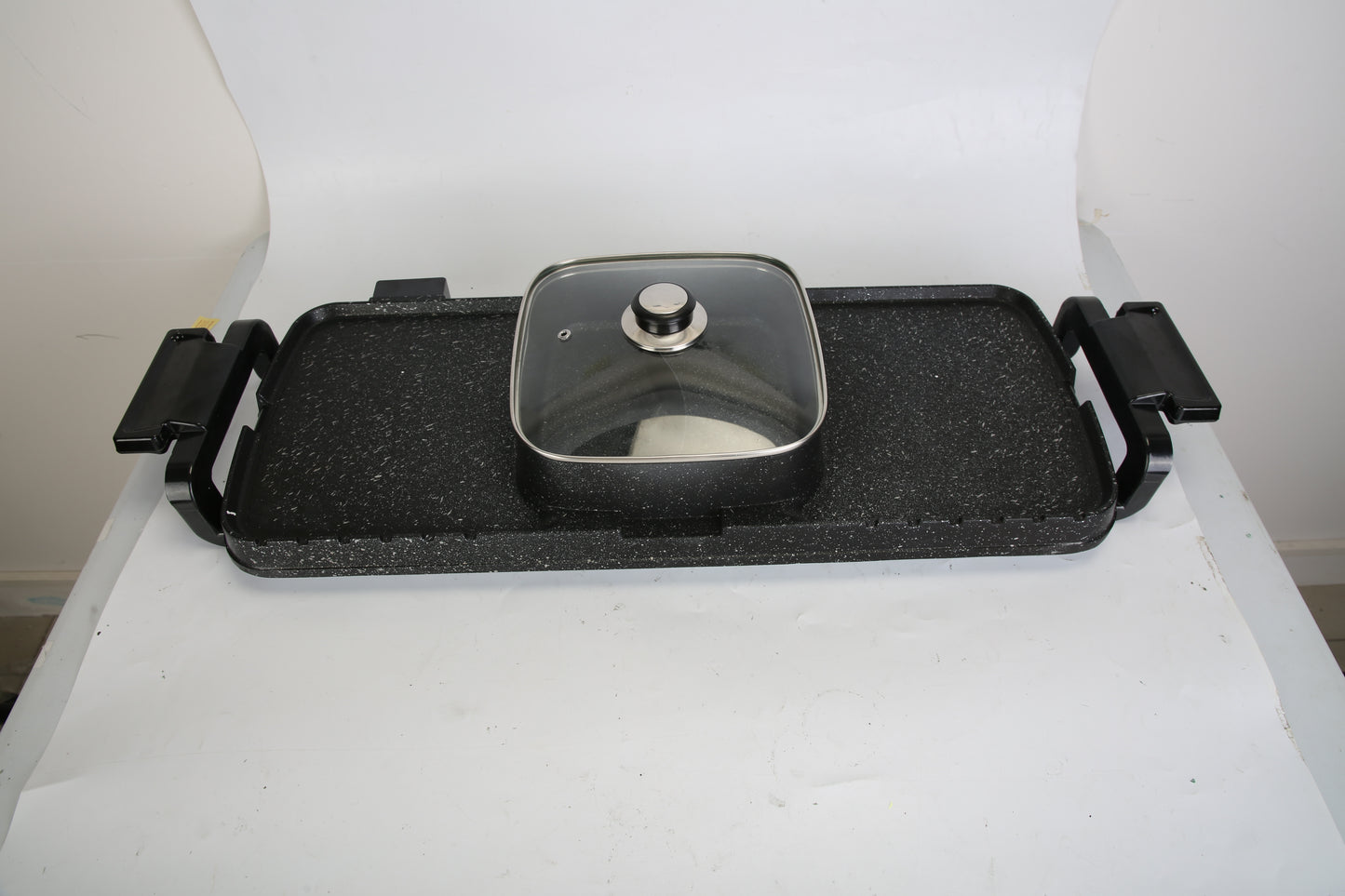 2 In 1 Electric Hot Pot With Grill 2800W Smokeless Non-Stick Korean BBQ Grill Shabu Shabu Hot Pot Combo With Independent Temperature Control 5 Gears Firepower For 3-10 People